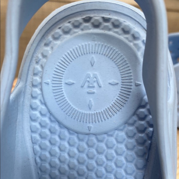 Totes Slip-On Clogs - Picture 3 of 5